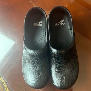 Black Dansko tooled clog New without box and tags!